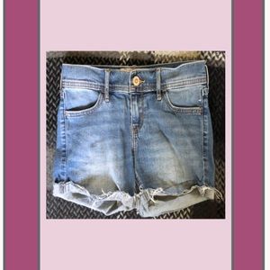 Hollis text Midi Jean Shorts